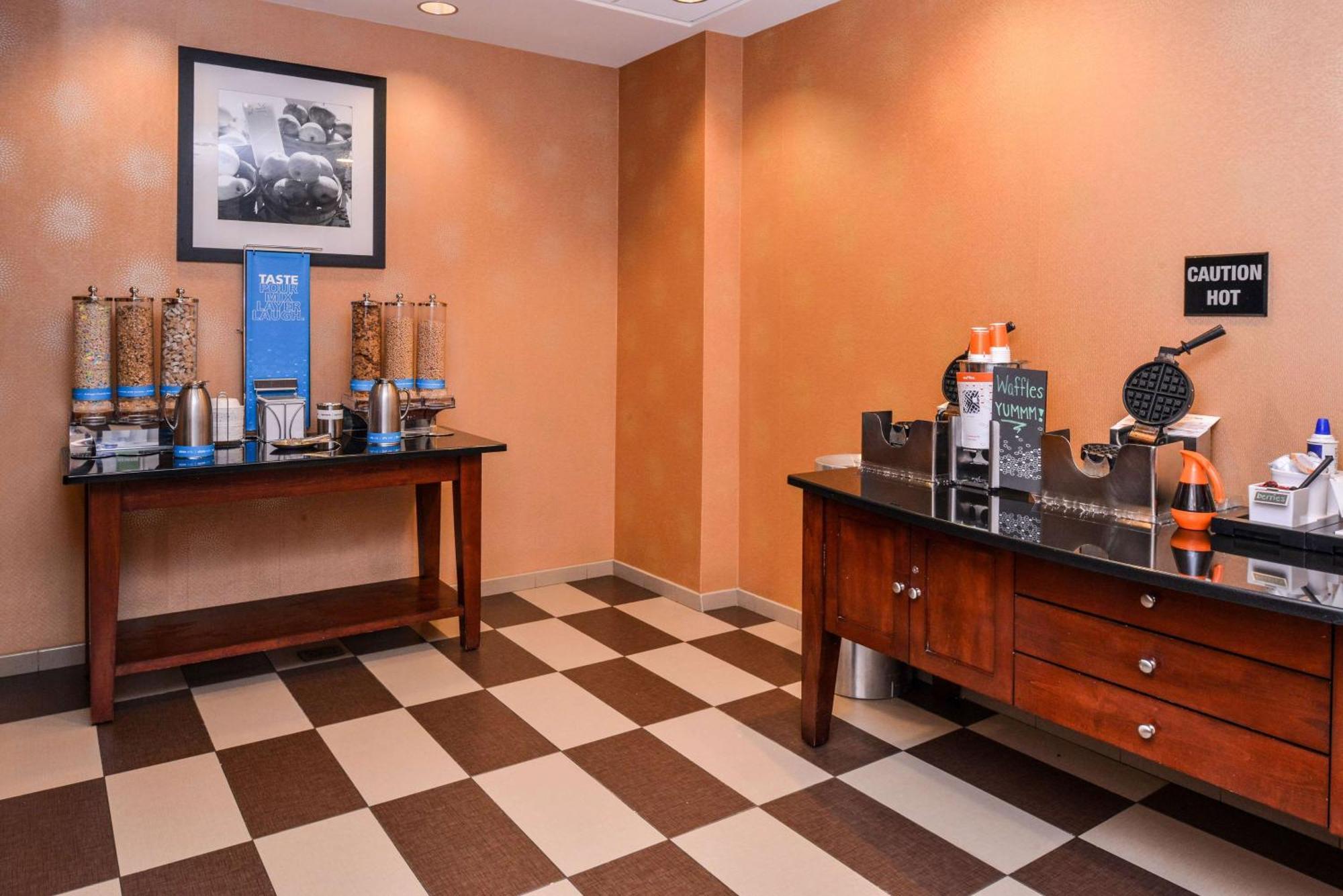 Hampton Inn & Suites By Hilton Plymouth Extérieur photo