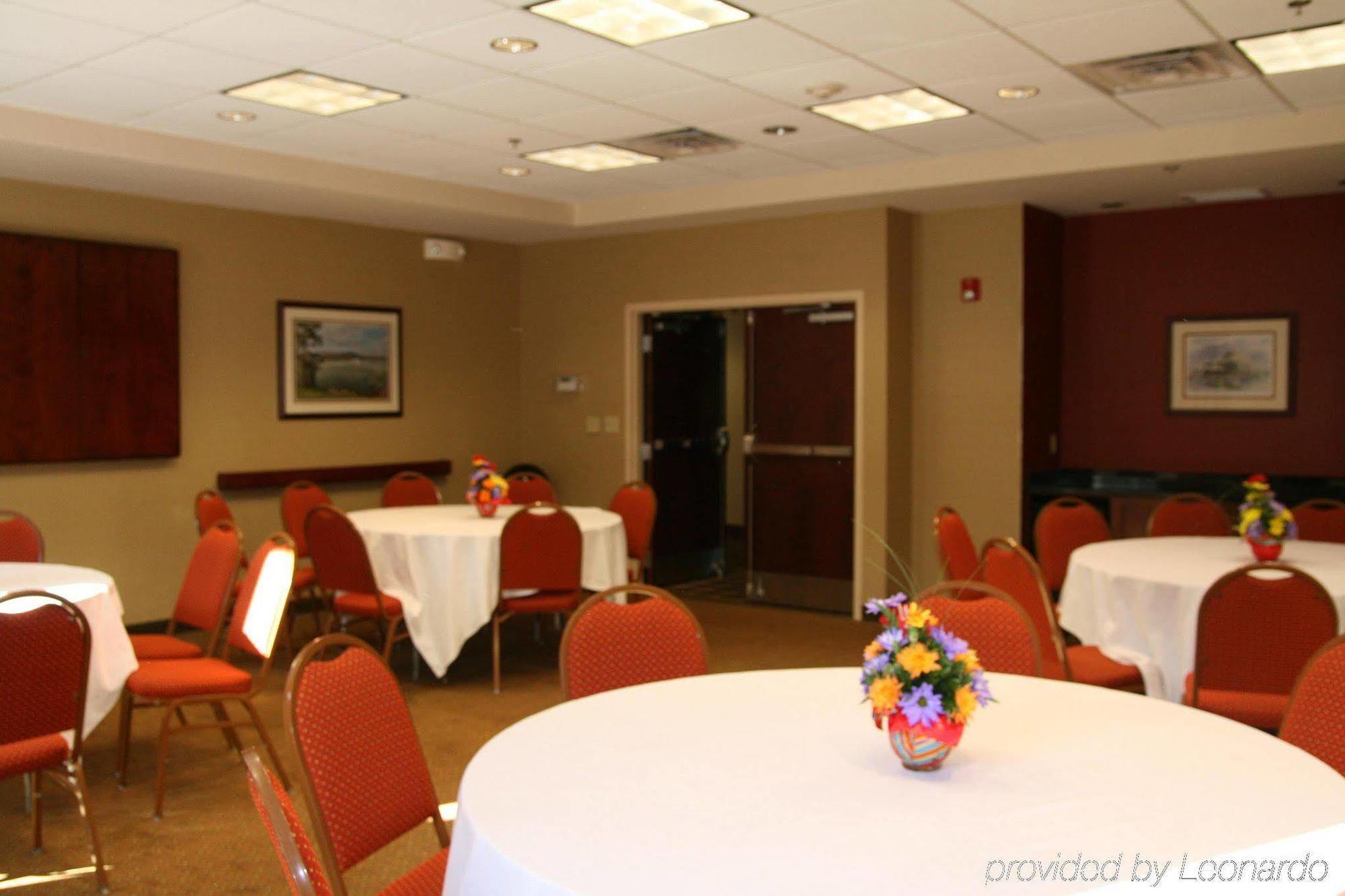 Hampton Inn & Suites By Hilton Plymouth Restaurant photo